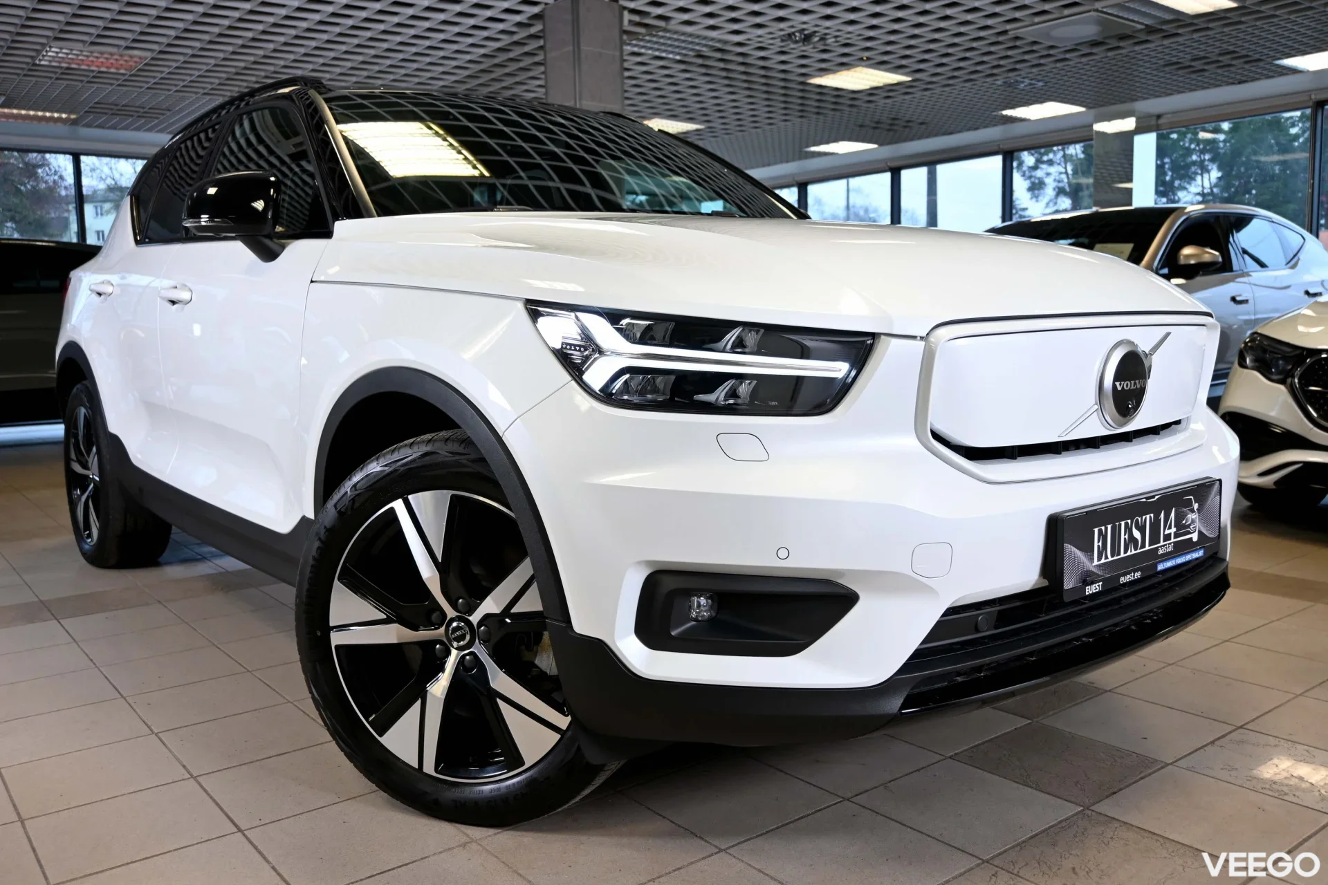 Volvo XC40 AWD P8 R-DESIGN Pure Electric INTELLI SAFE PRO 300kW