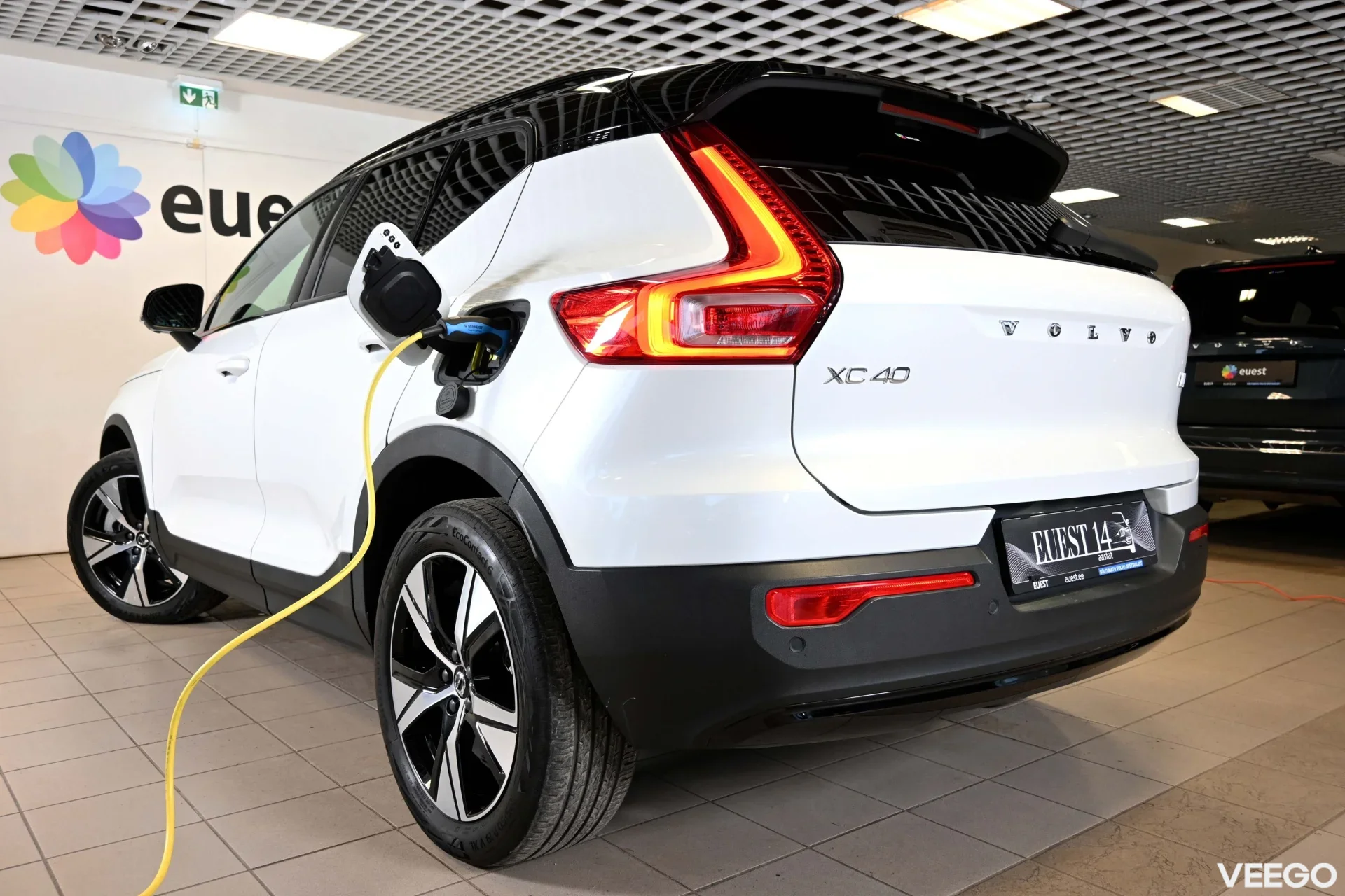 Volvo XC40 AWD P8 R-DESIGN Pure Electric INTELLI SAFE PRO 300kW