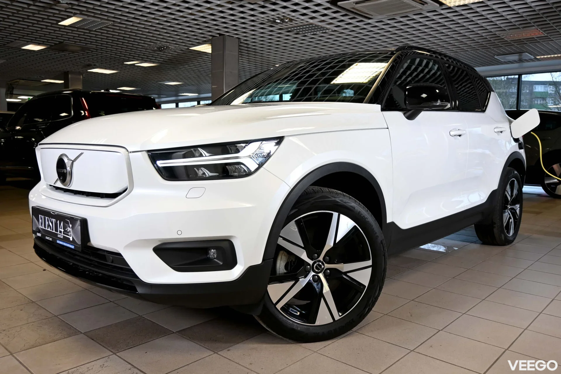 Volvo XC40 AWD P8 R-DESIGN Pure Electric INTELLI SAFE PRO 300kW