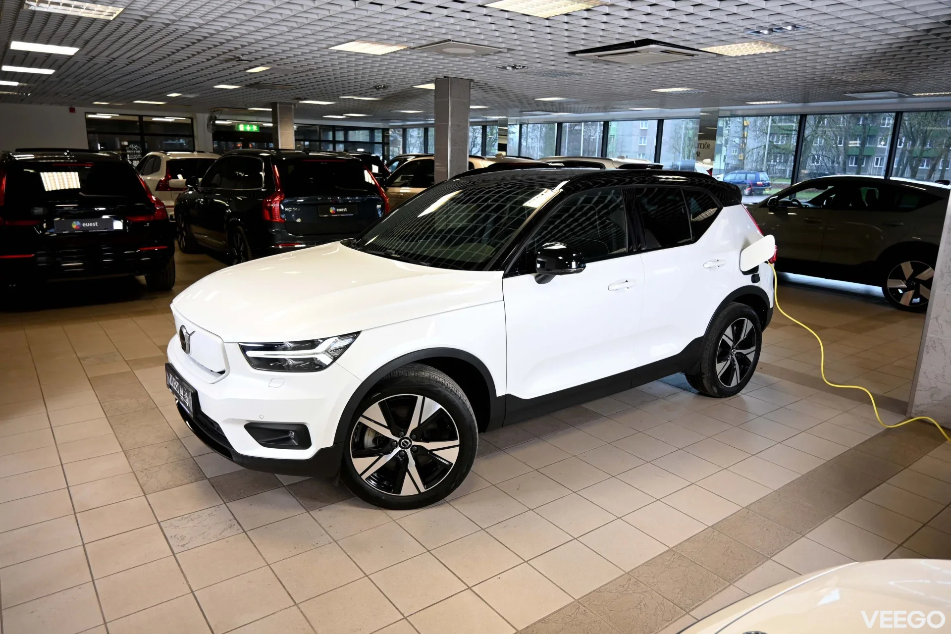 Volvo XC40 AWD P8 R-DESIGN Pure Electric INTELLI SAFE PRO 300kW