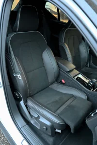 Volvo XC40 AWD P8 R-DESIGN Pure Electric INTELLI SAFE PRO 300kW thumbnail