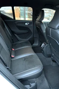 Volvo XC40 AWD P8 R-DESIGN Pure Electric INTELLI SAFE PRO 300kW thumbnail