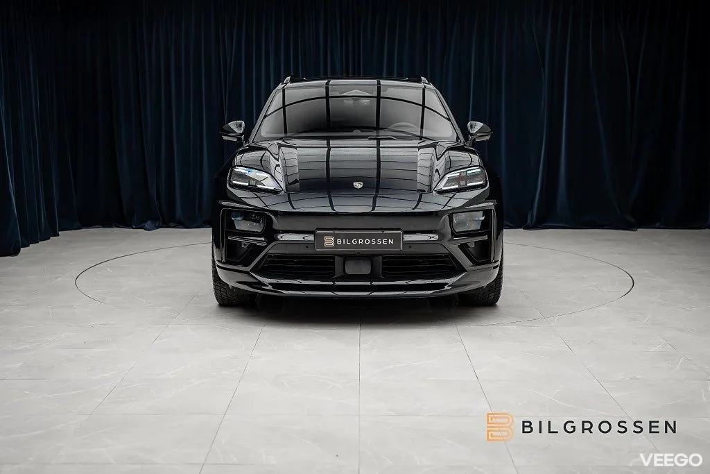 Porsche Macan Turbo Electric 585hk Burmester Hud P-Disp MOMS 430kW