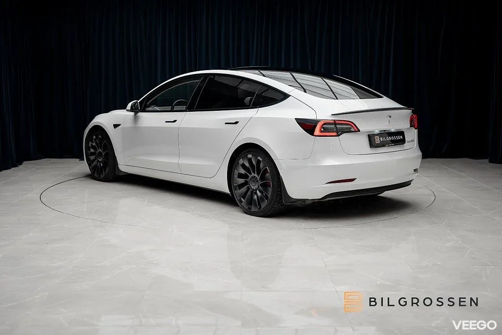 Tesla Model 3 Performance 513hk Autopilot Premium 377kW