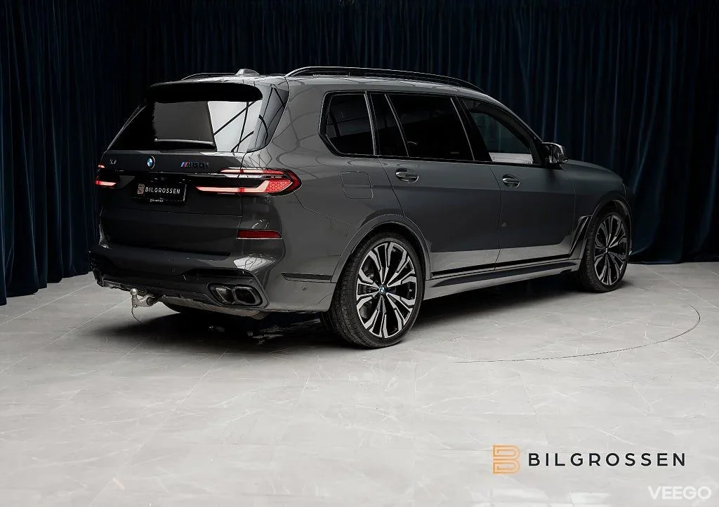 BMW X7 M60i xDrive M Sport Pro Executive SkyLounge B&W 390kW