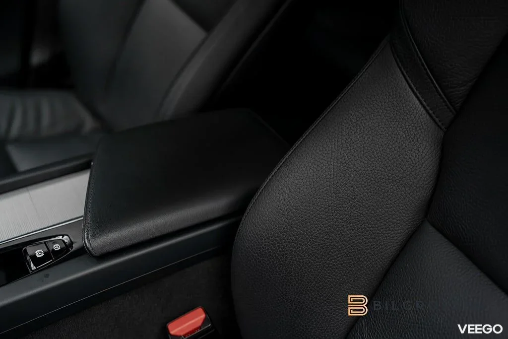 Volvo XC60 Recharge T6 AWD Plus Dark Panorama Drag 257kW