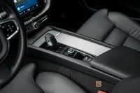 Volvo XC60 Recharge T6 AWD Plus Dark Panorama Drag 257kW thumbnail