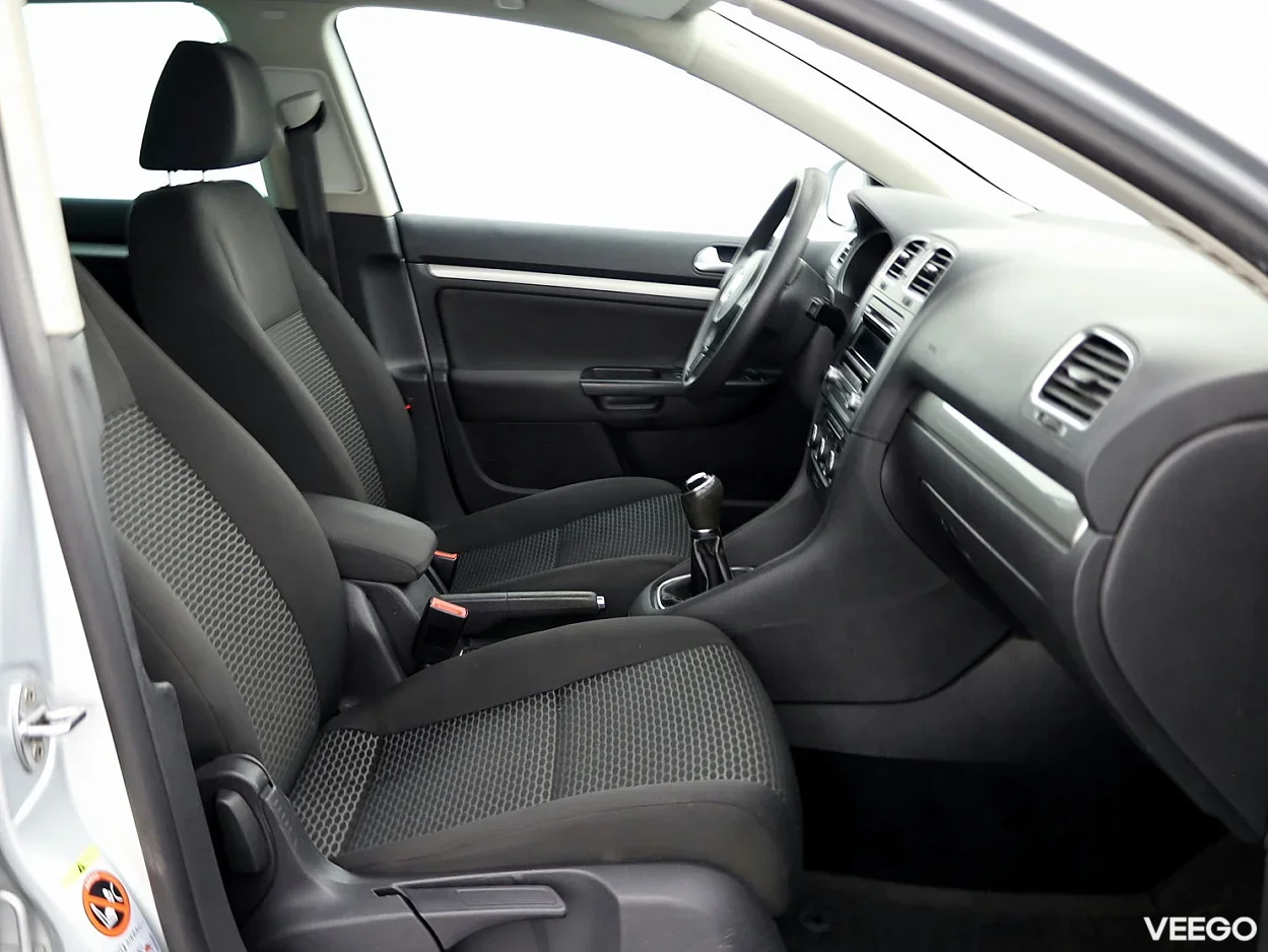 Volkswagen Golf 1.6 77kW