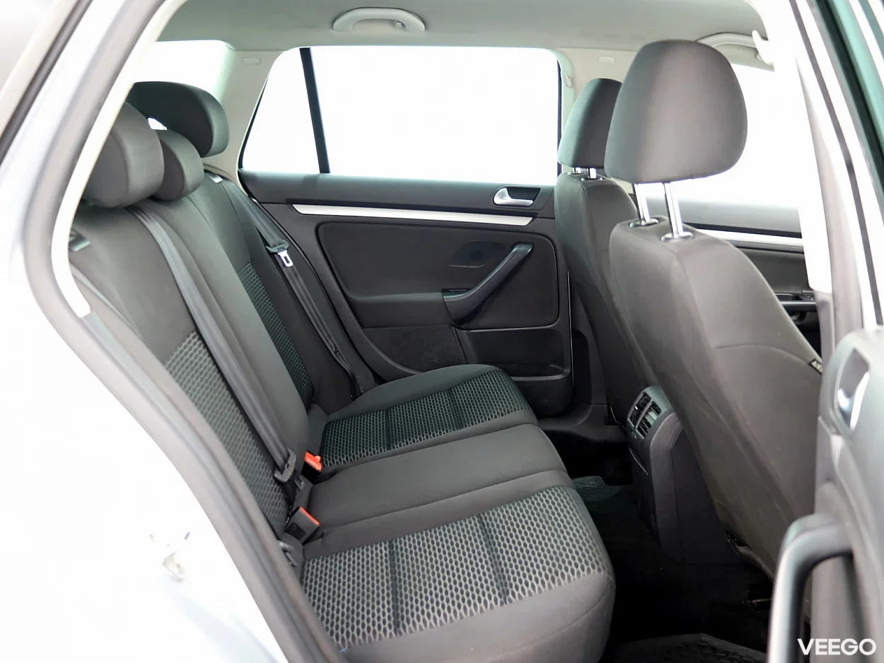 Volkswagen Golf 1.6 77kW