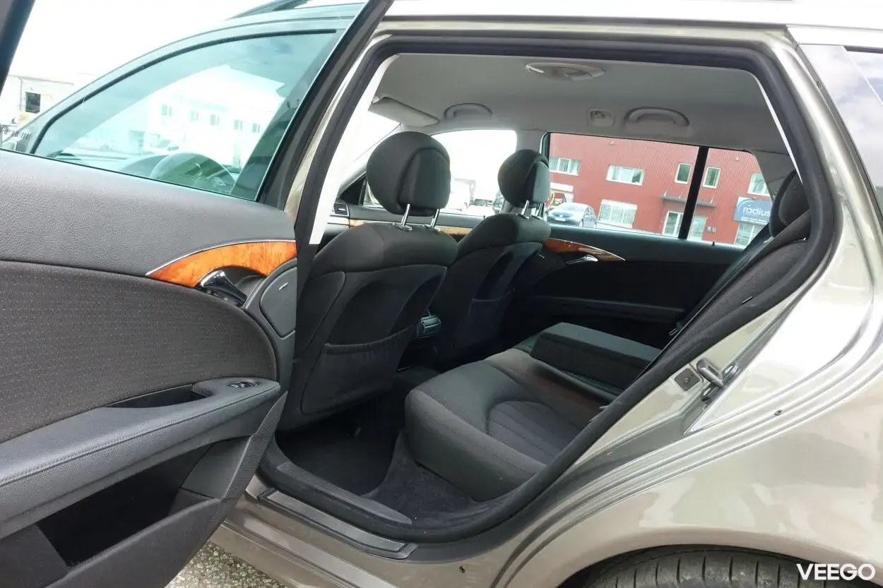 Mercedes-Benz E 220 CDI Elegance Facelift 2.1 125kW