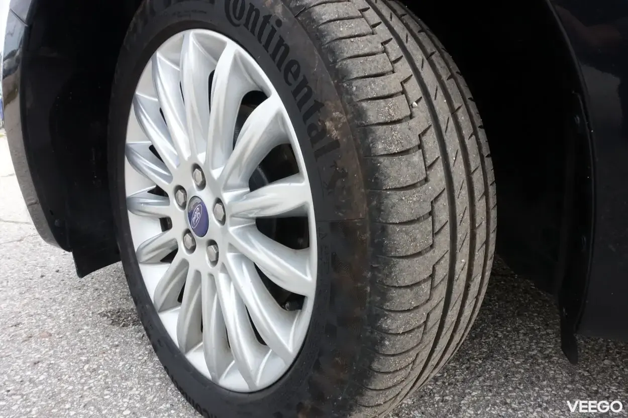 Ford S-MAX Titanium 7k 2.0 120kW