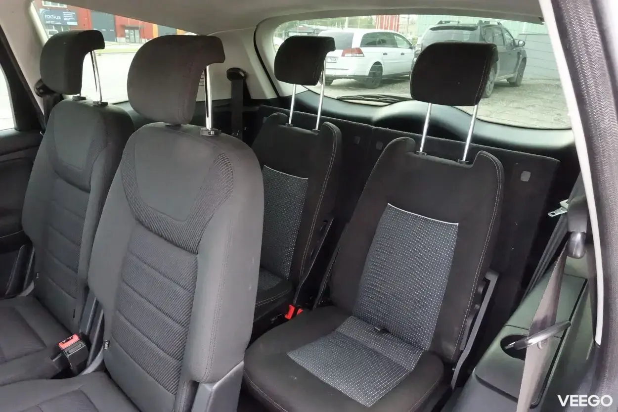 Ford S-MAX Titanium 7k 2.0 120kW