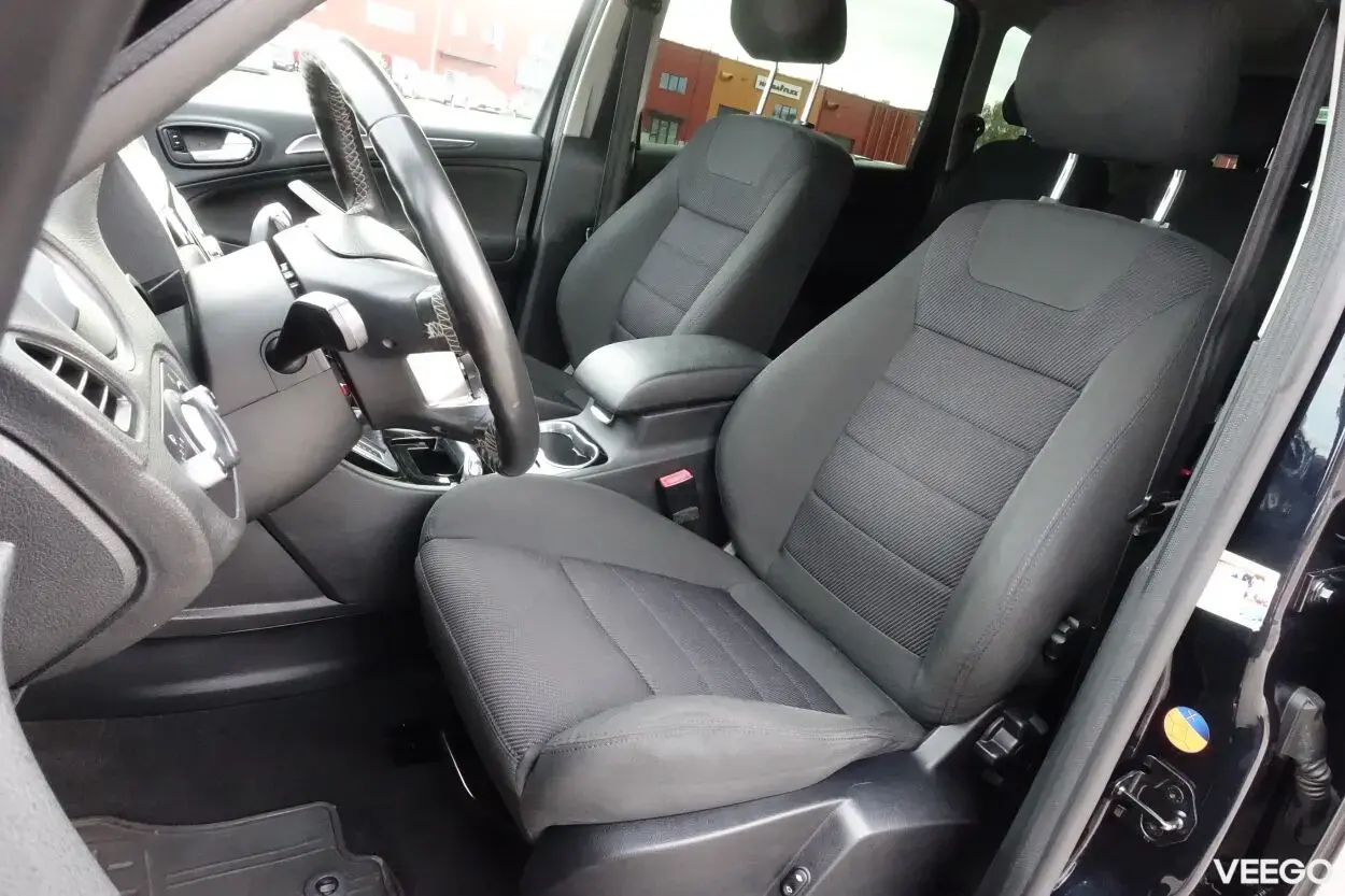 Ford S-MAX Titanium 7k 2.0 120kW