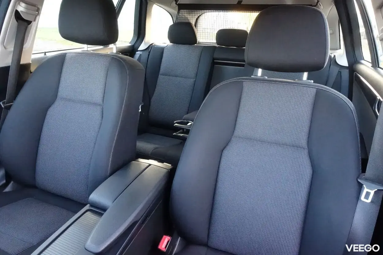 Mercedes-Benz C200 Elegance 2.1 100kW
