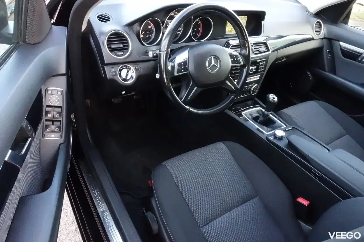 Mercedes-Benz C200 Elegance 2.1 100kW