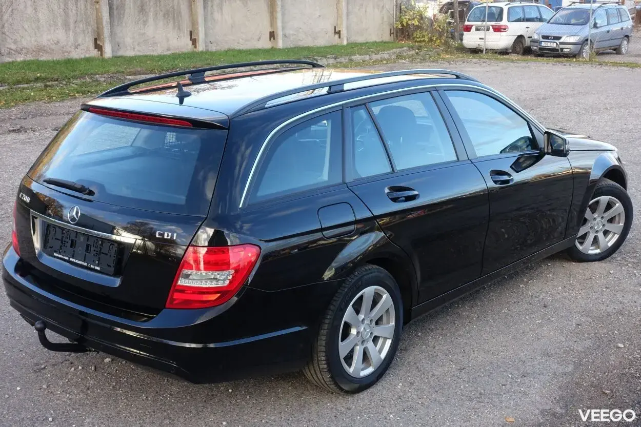 Mercedes-Benz C200 Elegance 2.1 100kW