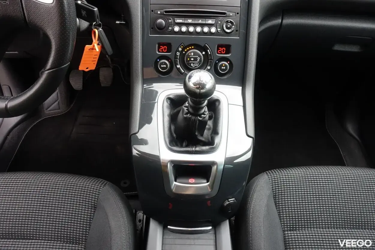 Peugeot 5008 Style 7k 1.6 84kW