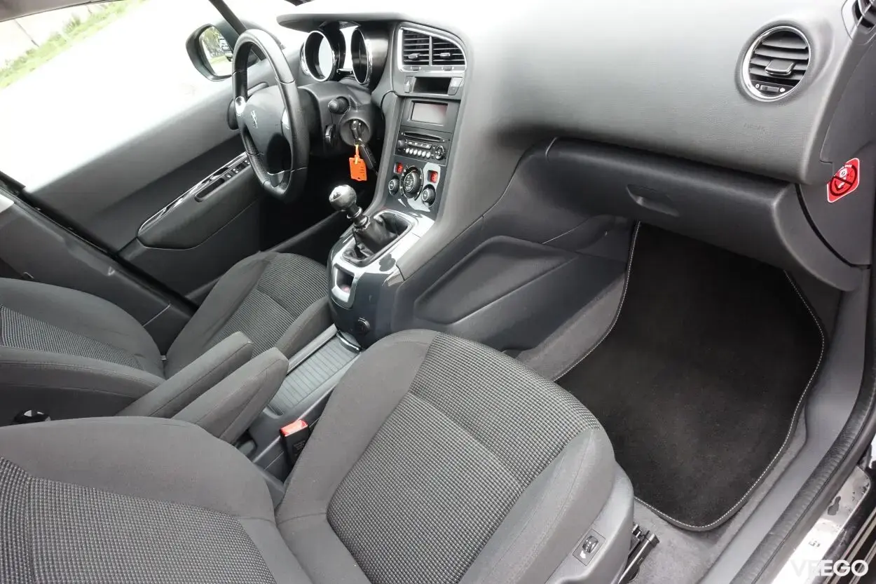 Peugeot 5008 Style 7k 1.6 84kW