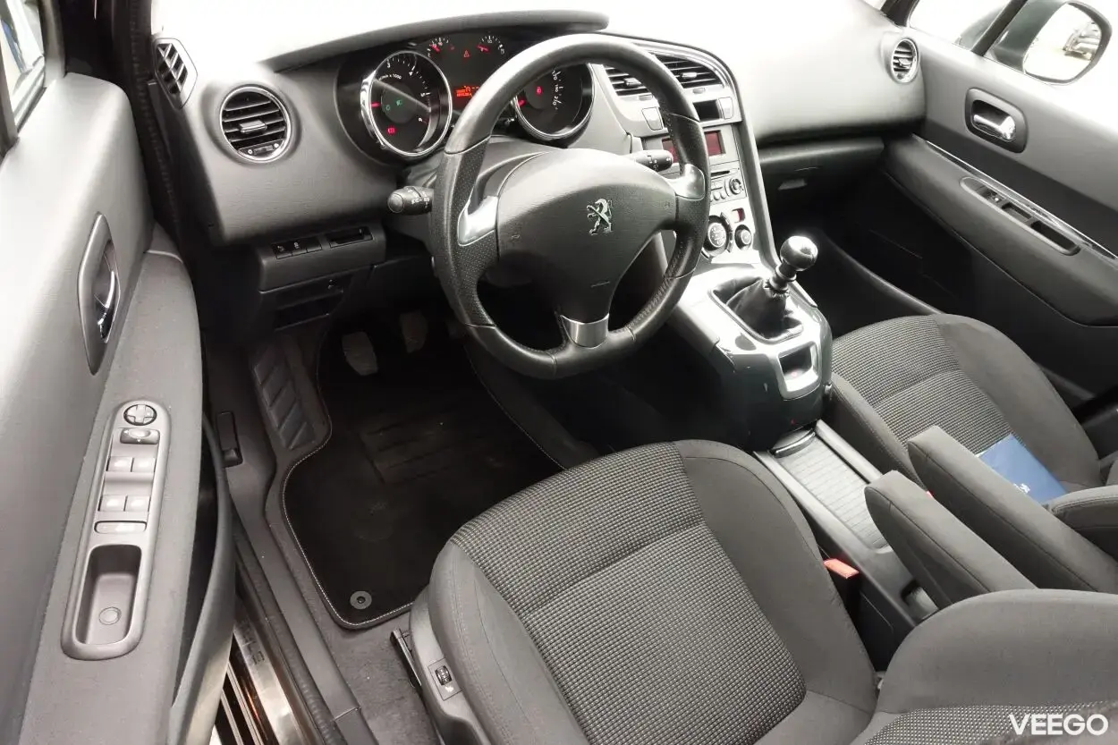 Peugeot 5008 Style 7k 1.6 84kW
