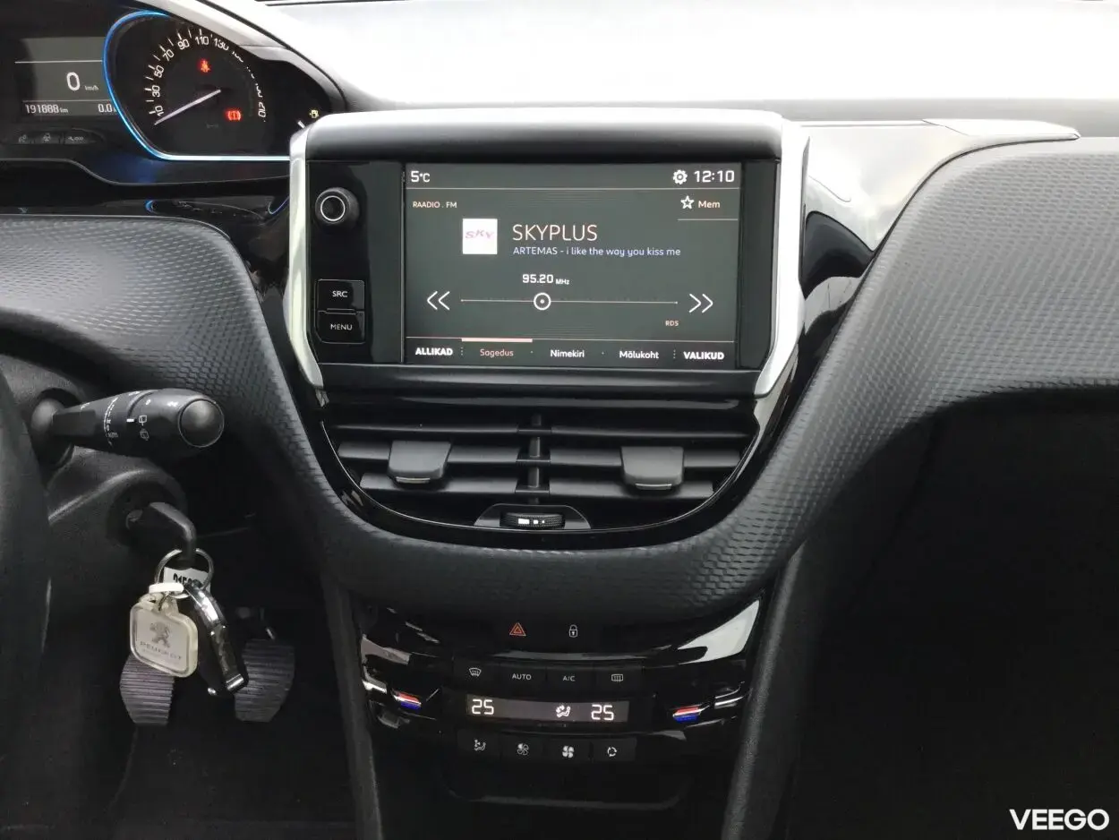 Peugeot 2008 Crossover Allure 1.6 73kW