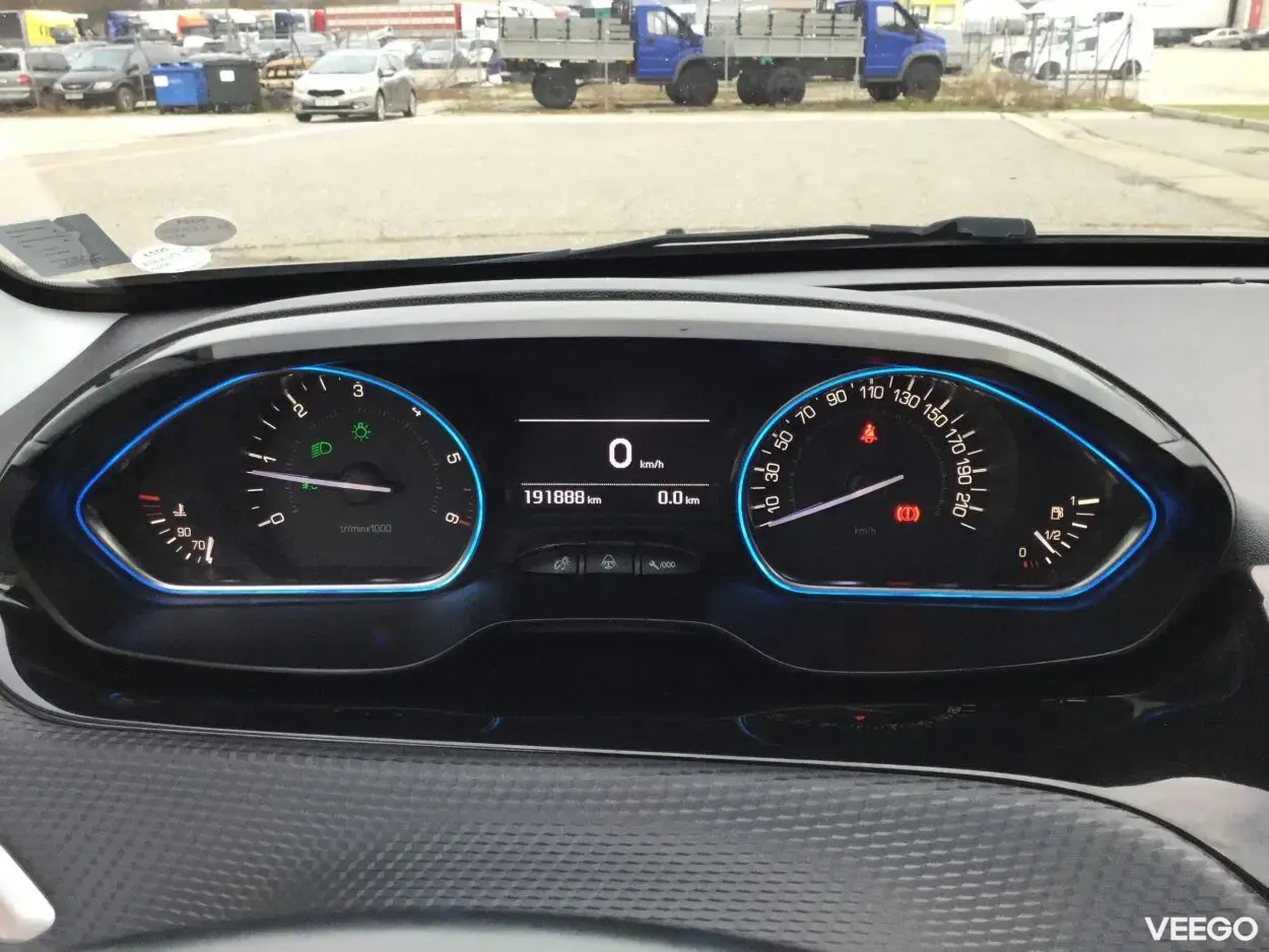 Peugeot 2008 Crossover Allure 1.6 73kW