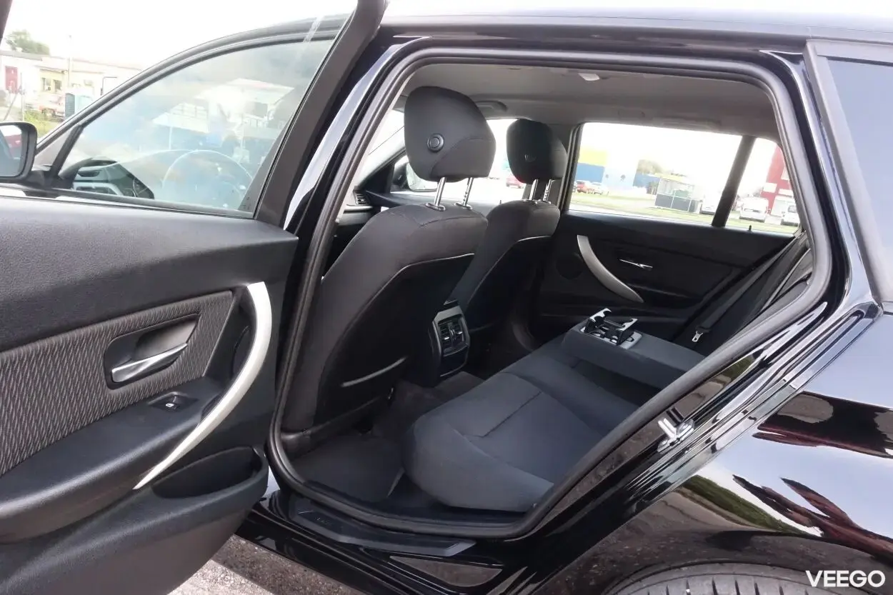 BMW 318D Touring 2.0 105kW