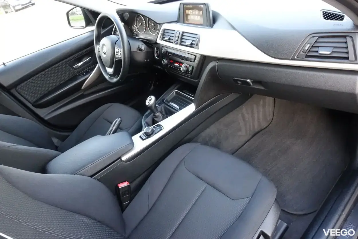 BMW 318D Touring 2.0 105kW