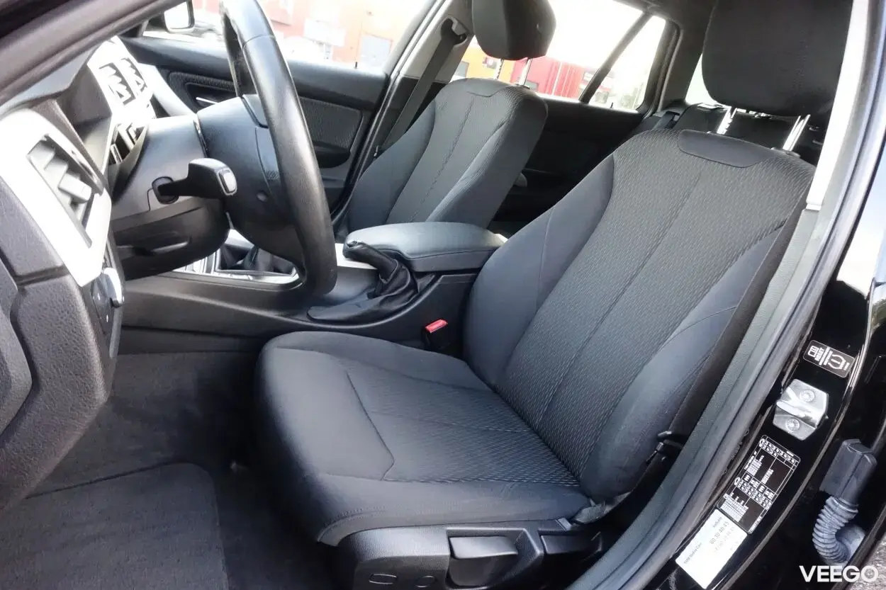 BMW 318D Touring 2.0 105kW