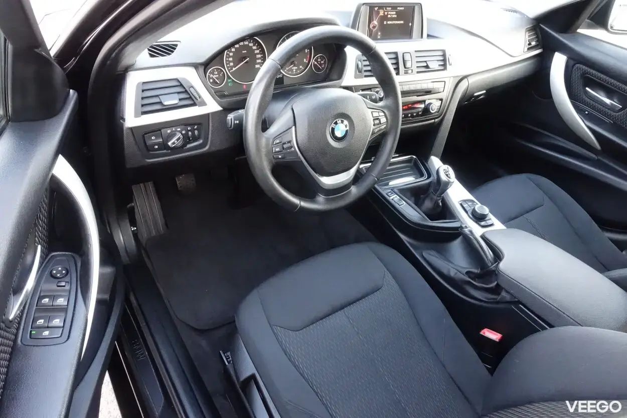 BMW 318D Touring 2.0 105kW