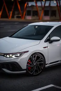 Volkswagen Golf GTI CLUBSPORT 2.0 221kW thumbnail