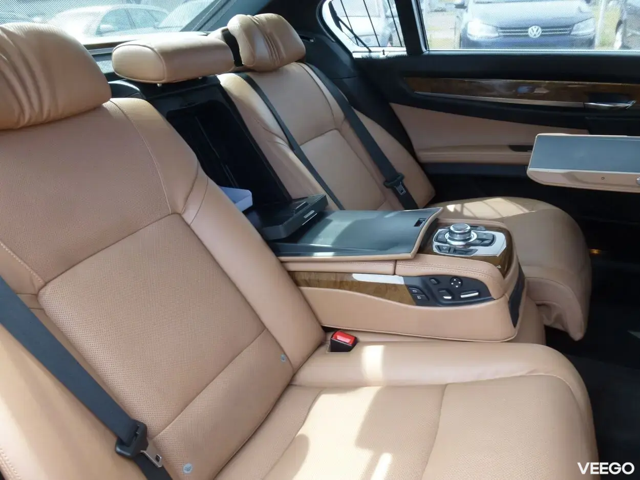 BMW ACTIVEHYBRID 7L 4.4 330kW