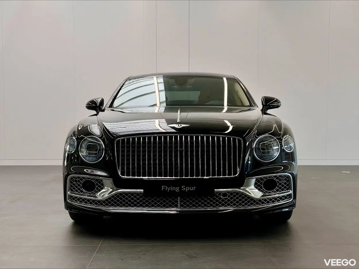 Bentley Flying Spur Azure V8 404kW