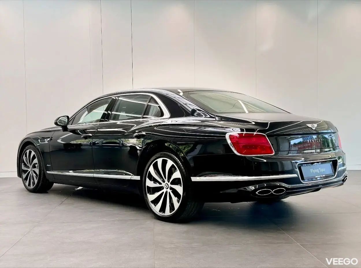 Bentley Flying Spur Azure V8 404kW