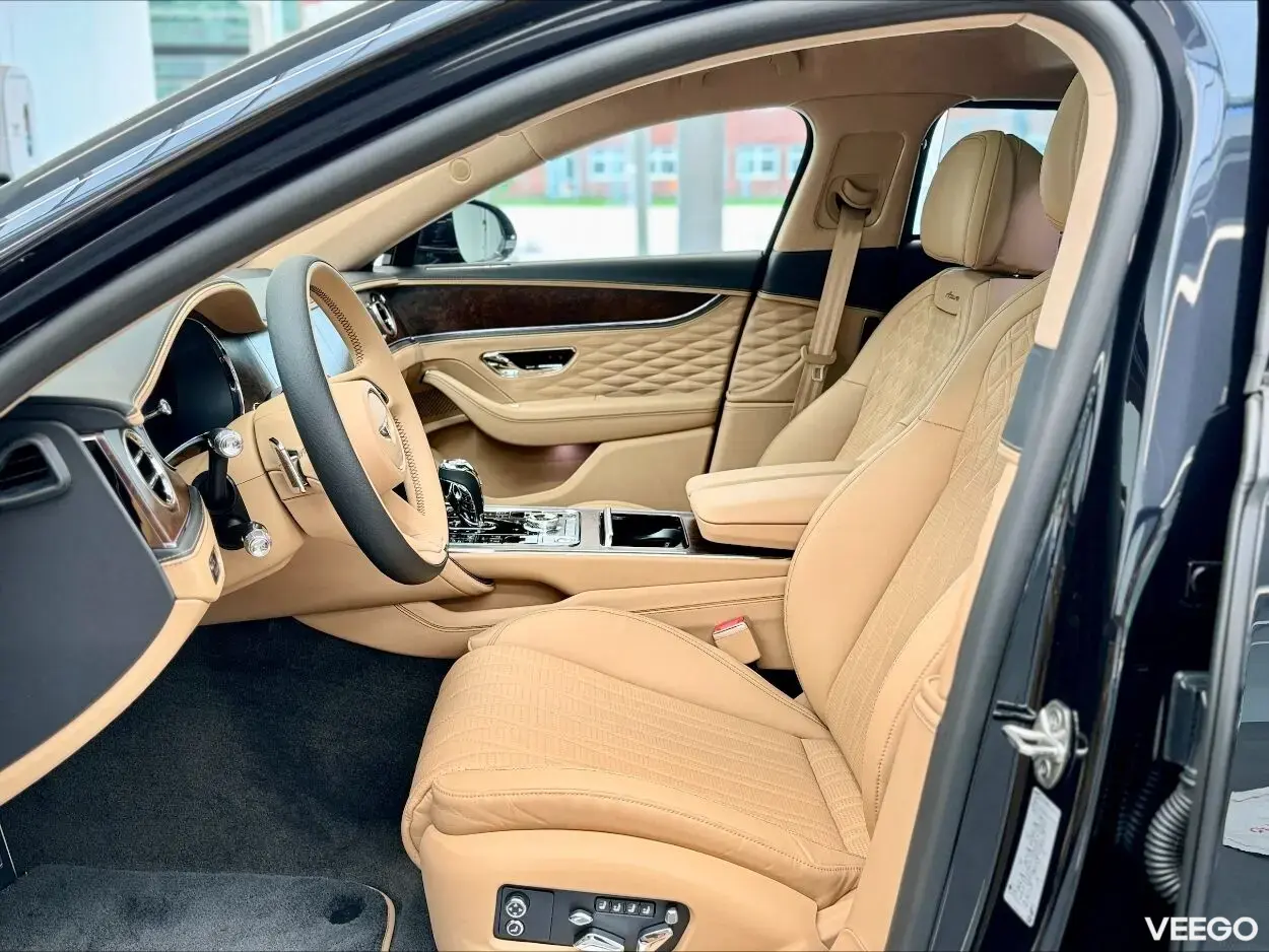 Bentley Flying Spur Azure V8 404kW