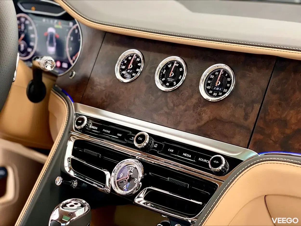 Bentley Flying Spur Azure V8 404kW