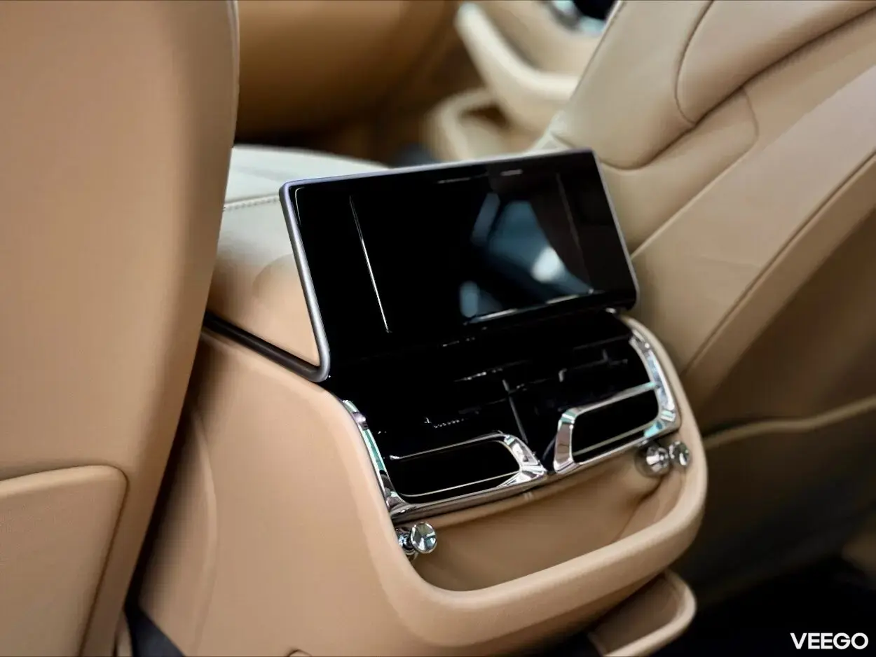 Bentley Flying Spur Azure V8 404kW