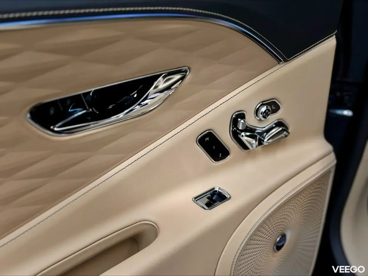 Bentley Flying Spur Azure V8 404kW