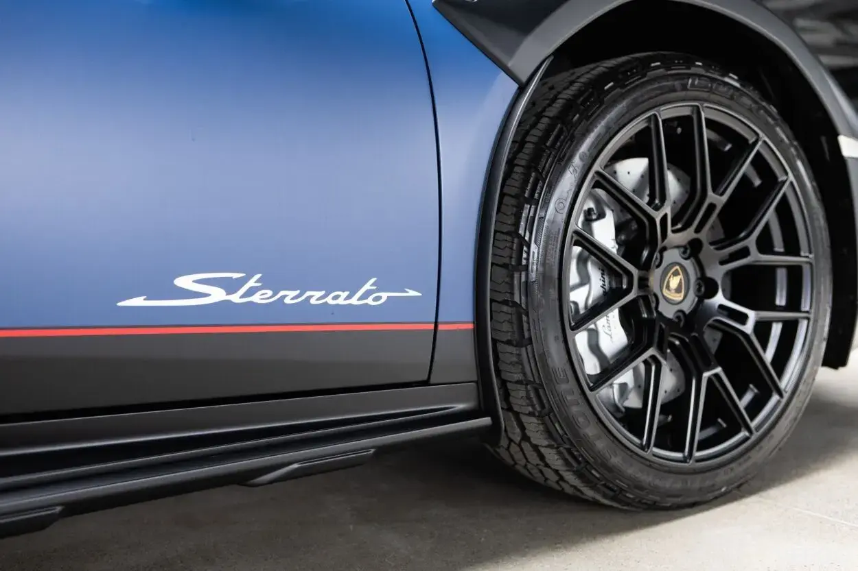 Lamborghini Huracan Sterrato 5.2 449kW