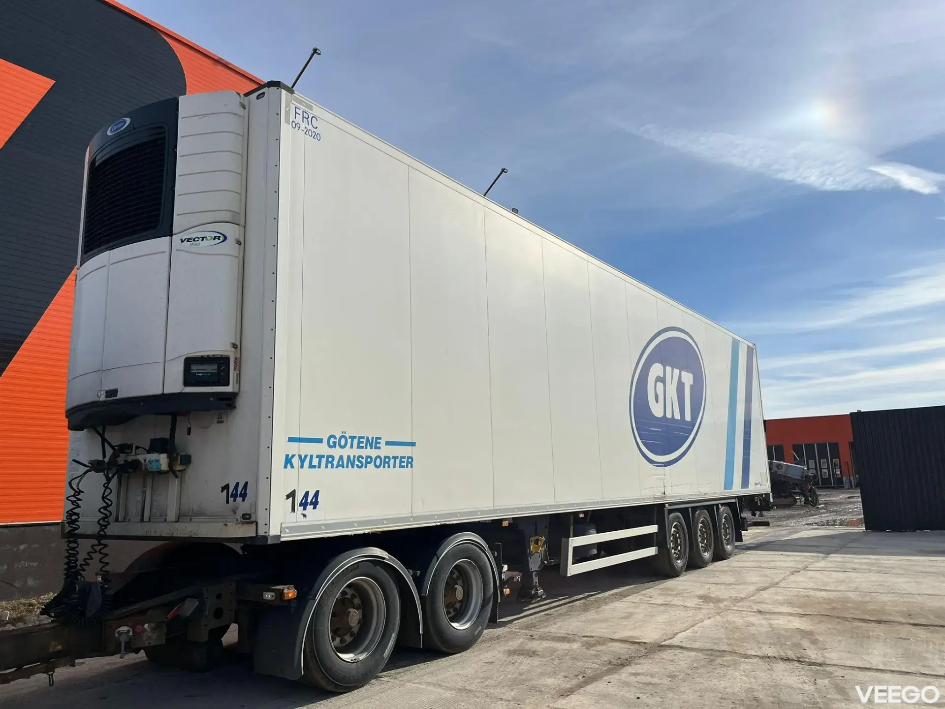 Schmitz SCB S3B CARRIER Vector 1550 / BOX L=13396 mm kW