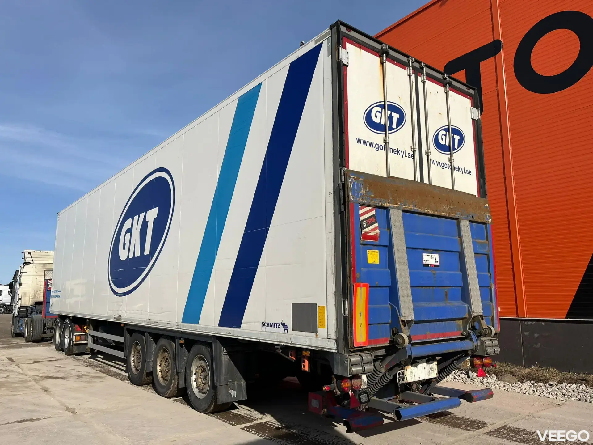 Schmitz SCB S3B CARRIER Vector 1550 / BOX L=13396 mm kW