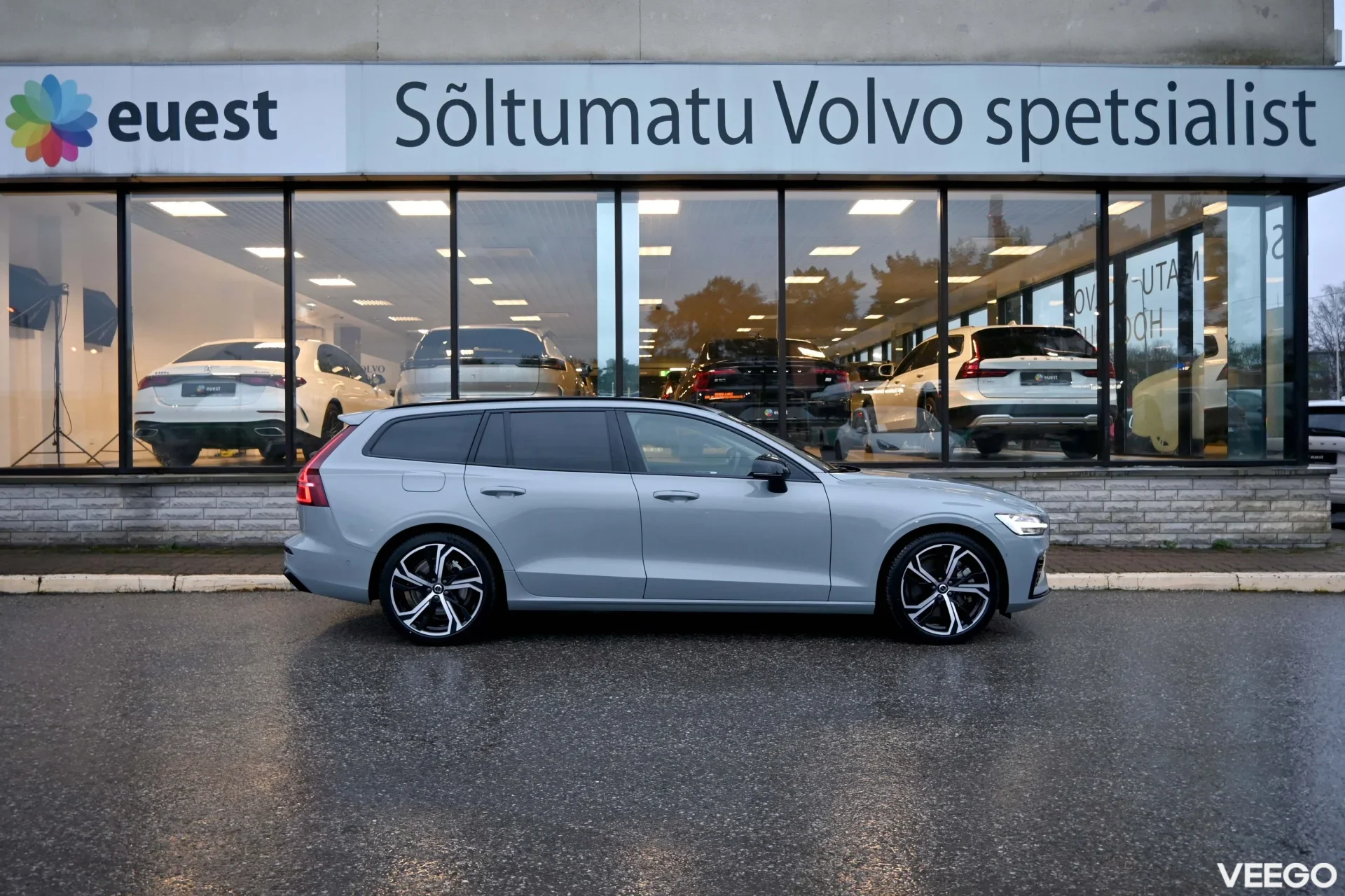 Volvo V60 AWD T6 H&K DARK PLUS XENIUM INTELLI SAFE PRO 2 293kW