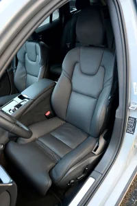 Volvo V60 AWD T6 H&K DARK PLUS XENIUM INTELLI SAFE PRO 2 293kW thumbnail