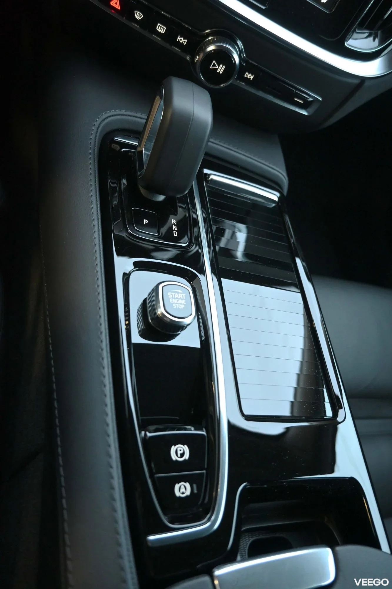 Volvo V60 AWD T6 H&K DARK PLUS XENIUM INTELLI SAFE PRO 2 293kW