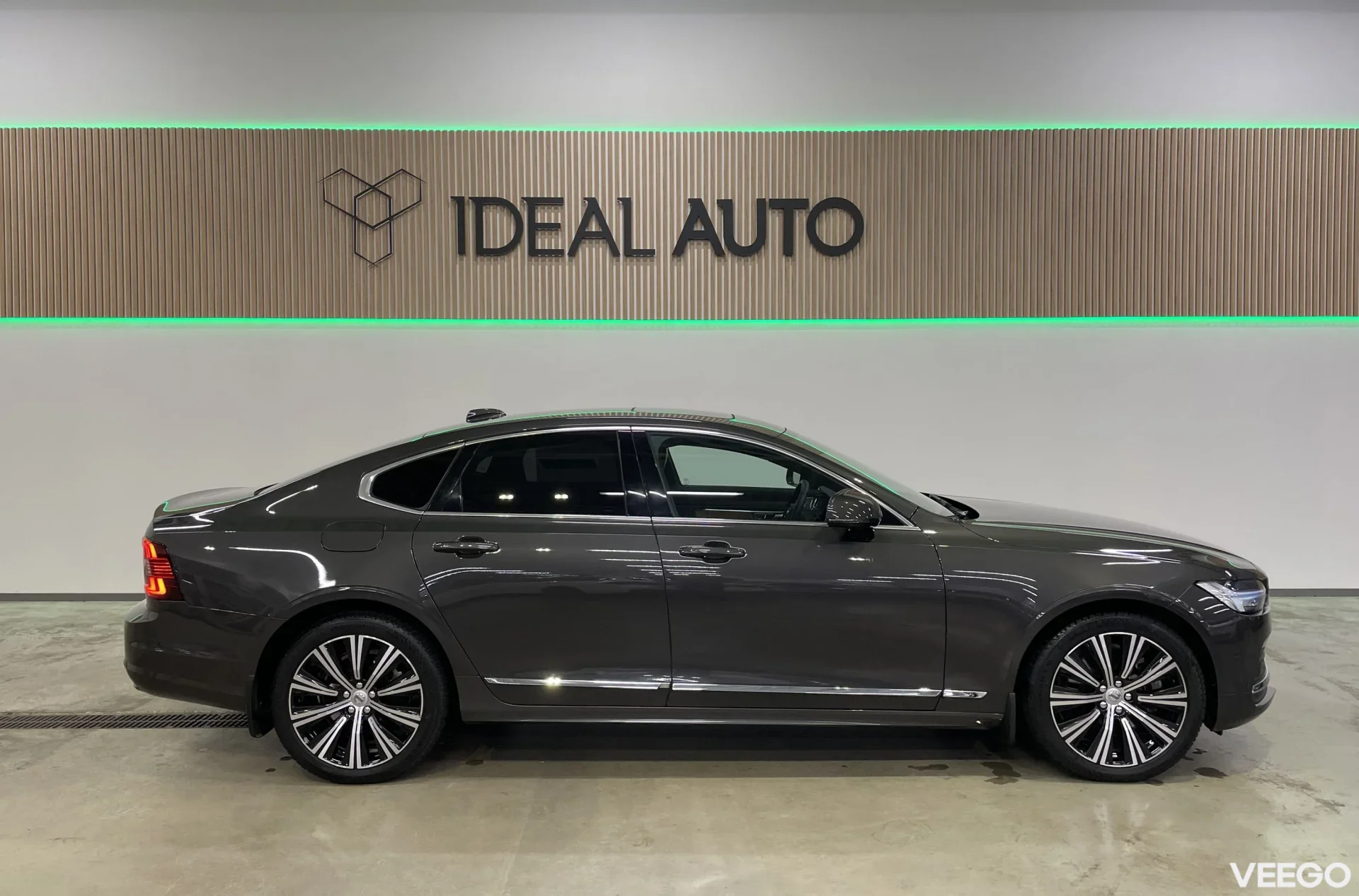 Volvo S90 Ultimate Bright AT AWD 220kW