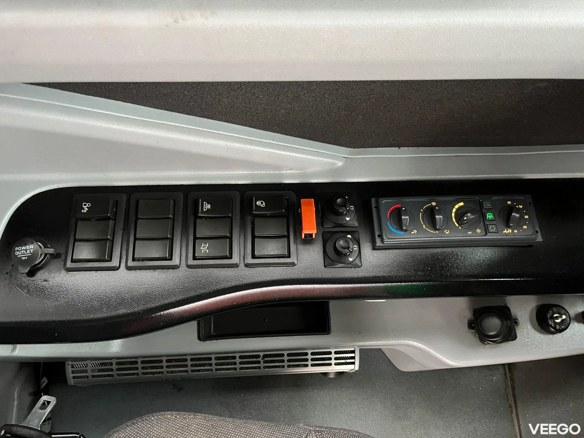 Volvo B8RLE 4 SIMILAR AVAILABLE / 47 SEATS / AC / AUXILIARY HEATING  240kW