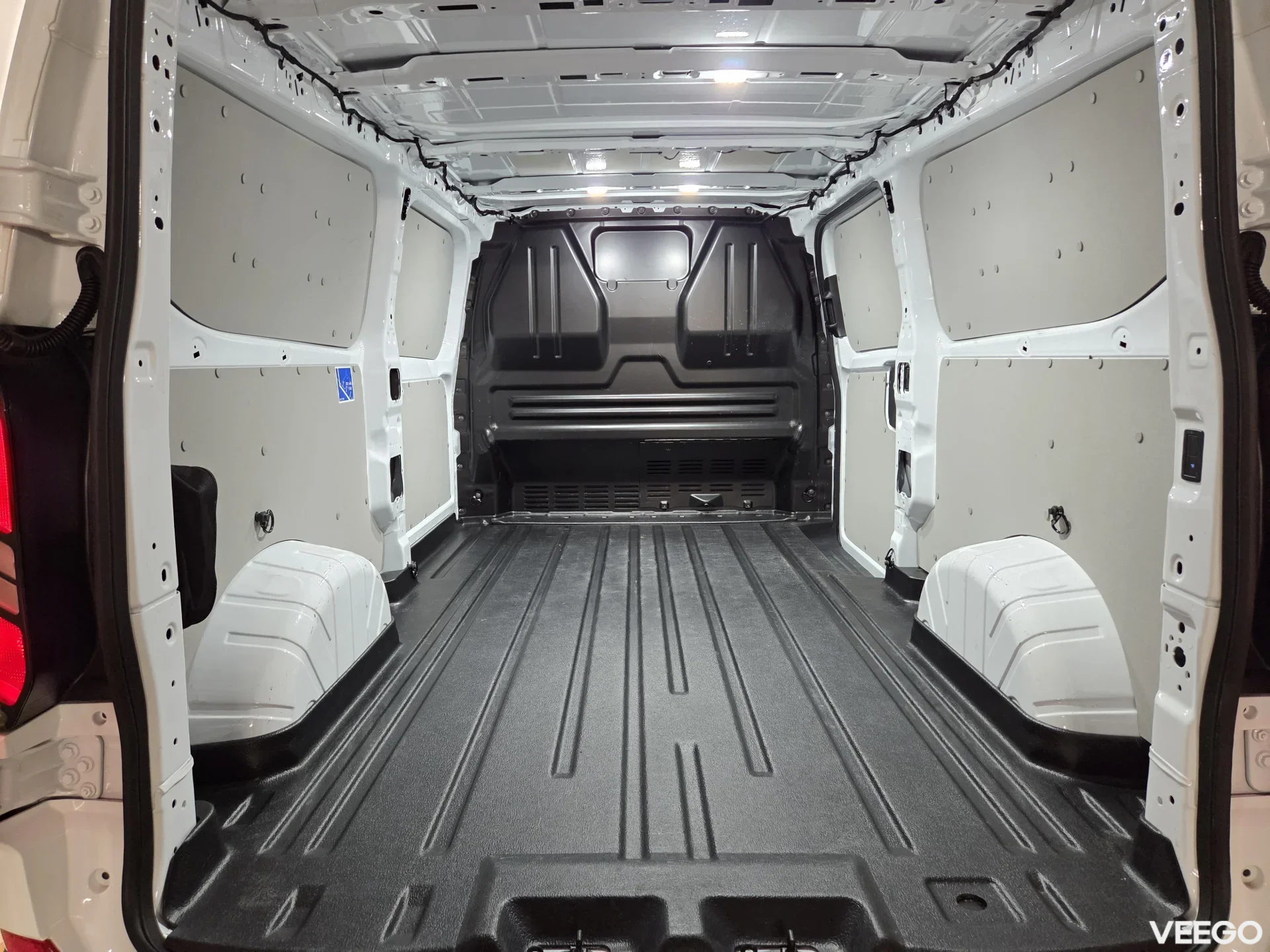 Ford Transit Custom V710 VAN 2.0L Panther 125kW / 170hj 8-käiguline automaat FWD Trend 320L 2.0 125kW