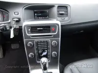 Volvo V60 R-Design City Safety 2.0 133kW thumbnail