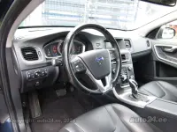 Volvo V60 R-Design City Safety 2.0 133kW thumbnail