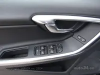 Volvo V60 R-Design City Safety 2.0 133kW thumbnail