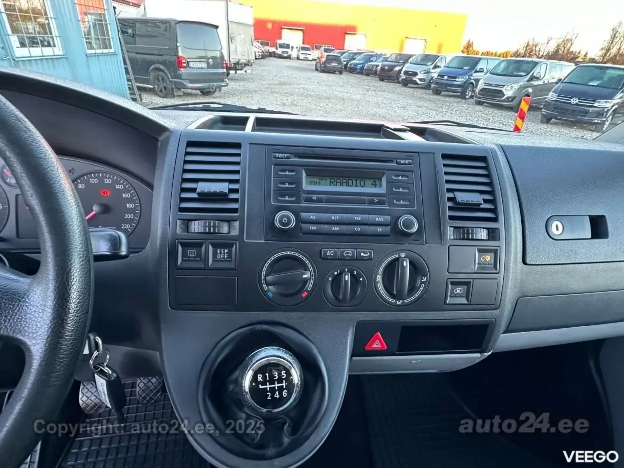 Volkswagen Caravelle 2.5 96kW